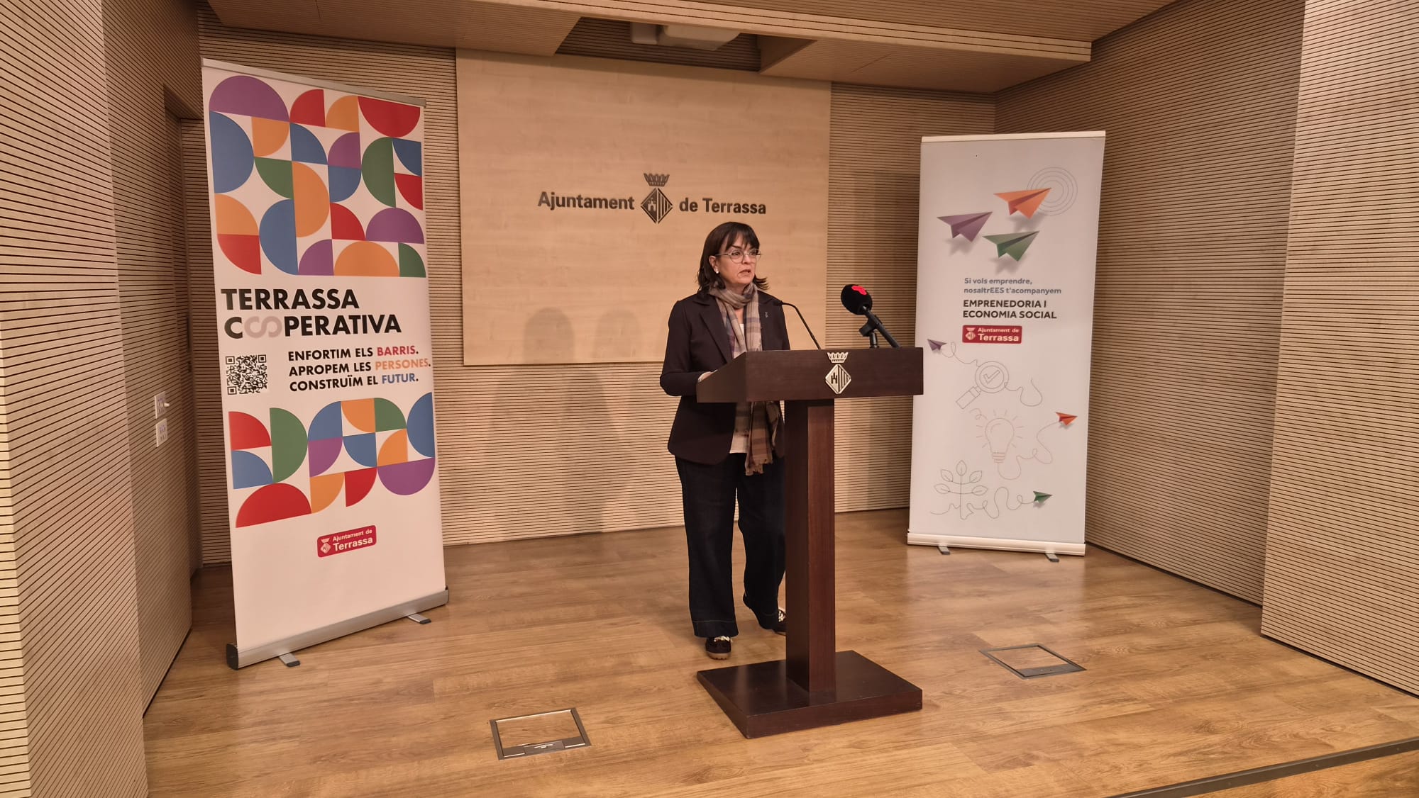 La tinenta d'alcalde de Promoció Econòmica i Educació i regidora d'Emprenedoria i Economia Social, Meritxell Lluís, ha estat l'encarregada de presentar el programa d'activitats 'Hackers socials davant la IA' | Oriol Manrique
