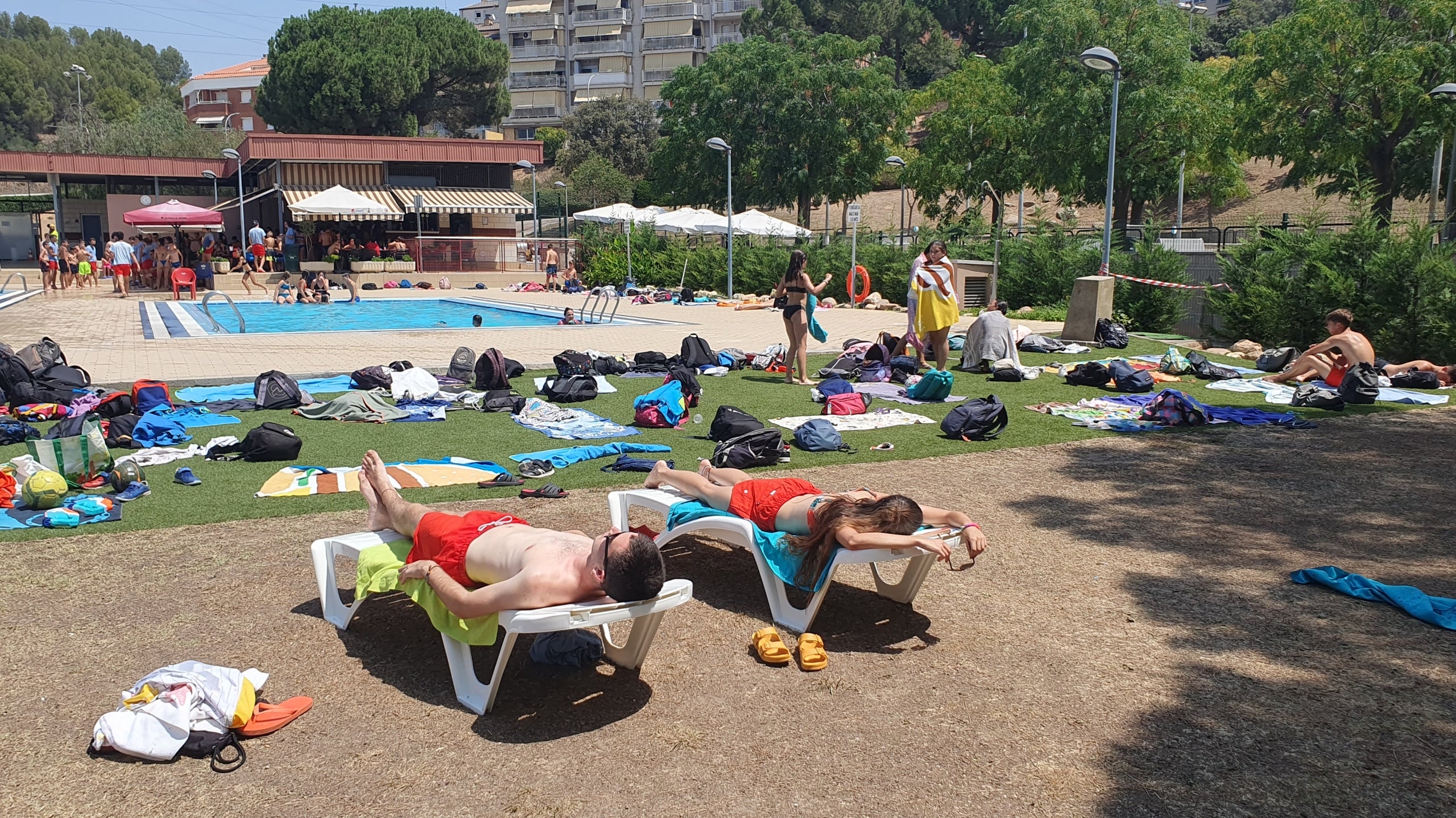 Ja es pot gaudir del nou servei de gandules a la piscina d'estiu de l'Illa Esportiva | Ajuntament de Castellbisbal