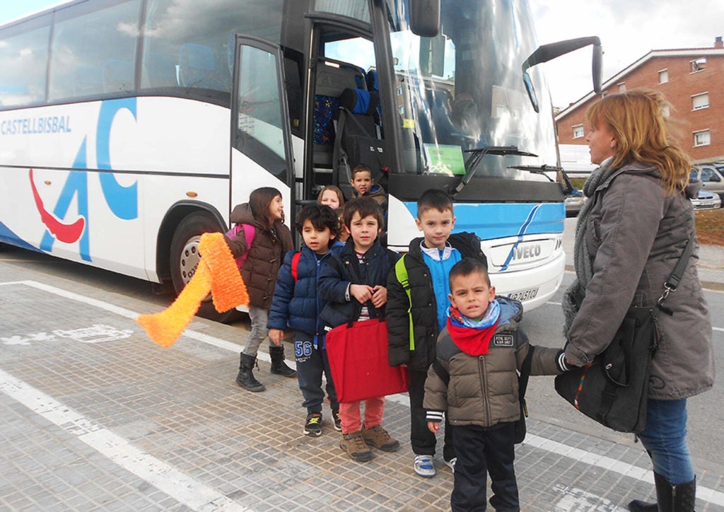 Transport escolar a l'escola Benviure de Castellbisbal 