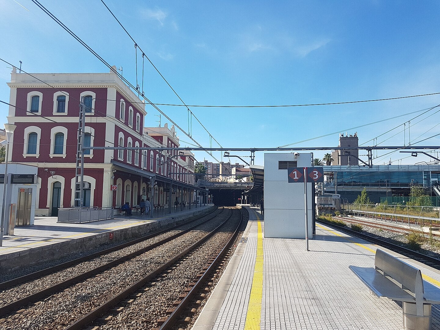 Estació central de Martorell de la línia R4 | 9pm Wikipedia