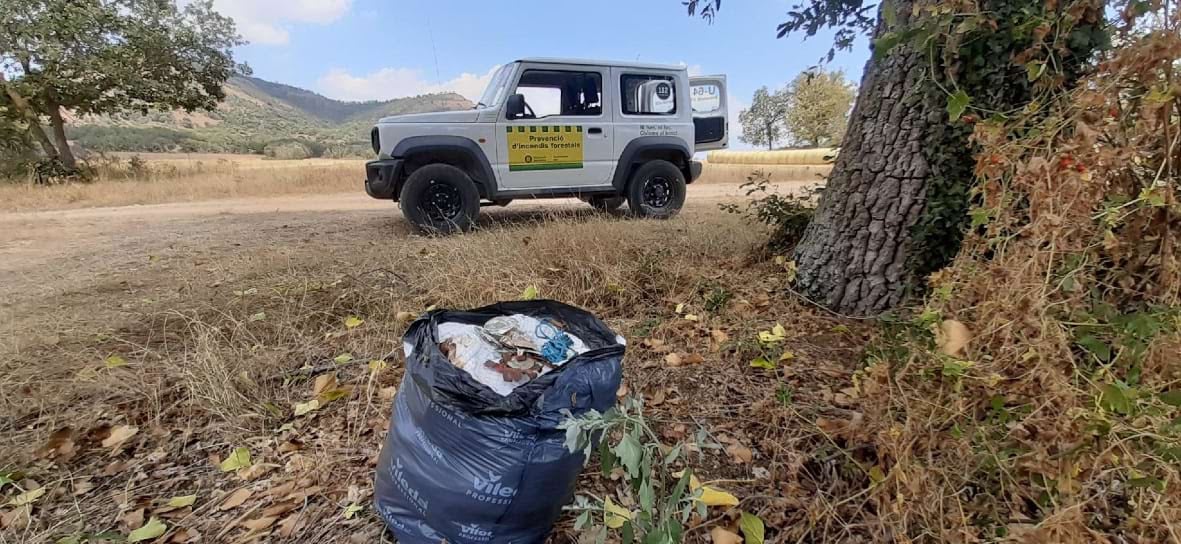 L'abandonament de deixalles, una de les causes de risc d'incendi forestal / Ferran Gil. Via Diputació de Barcelona