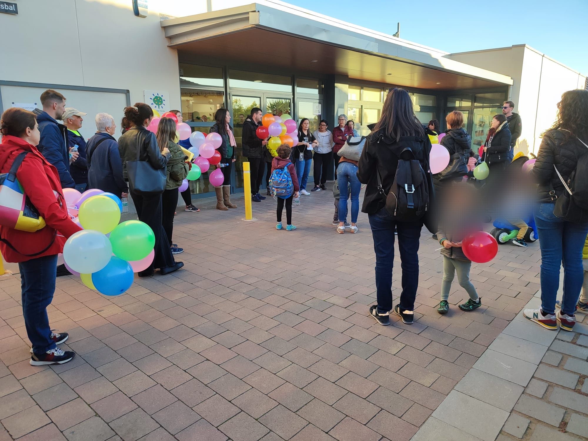 Manifestació de docents i famílies de l'escola La Caseta / Cedida