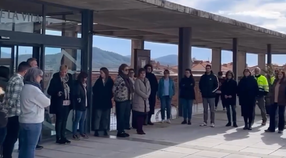 Minut de silenci a Castellbisbal per les víctimes de l'incendi a València / Ajuntament de Castellbisbal