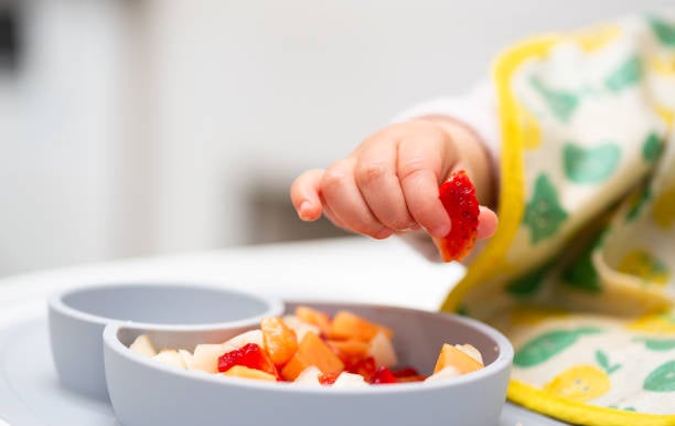 Infant menjant / Pixabay