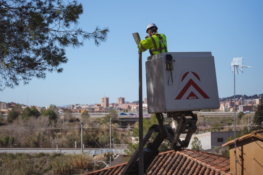En total s'estan renovant 997 punts de l’enllumenat públic / Marc Font. Via Ajuntament de Castellbisbal