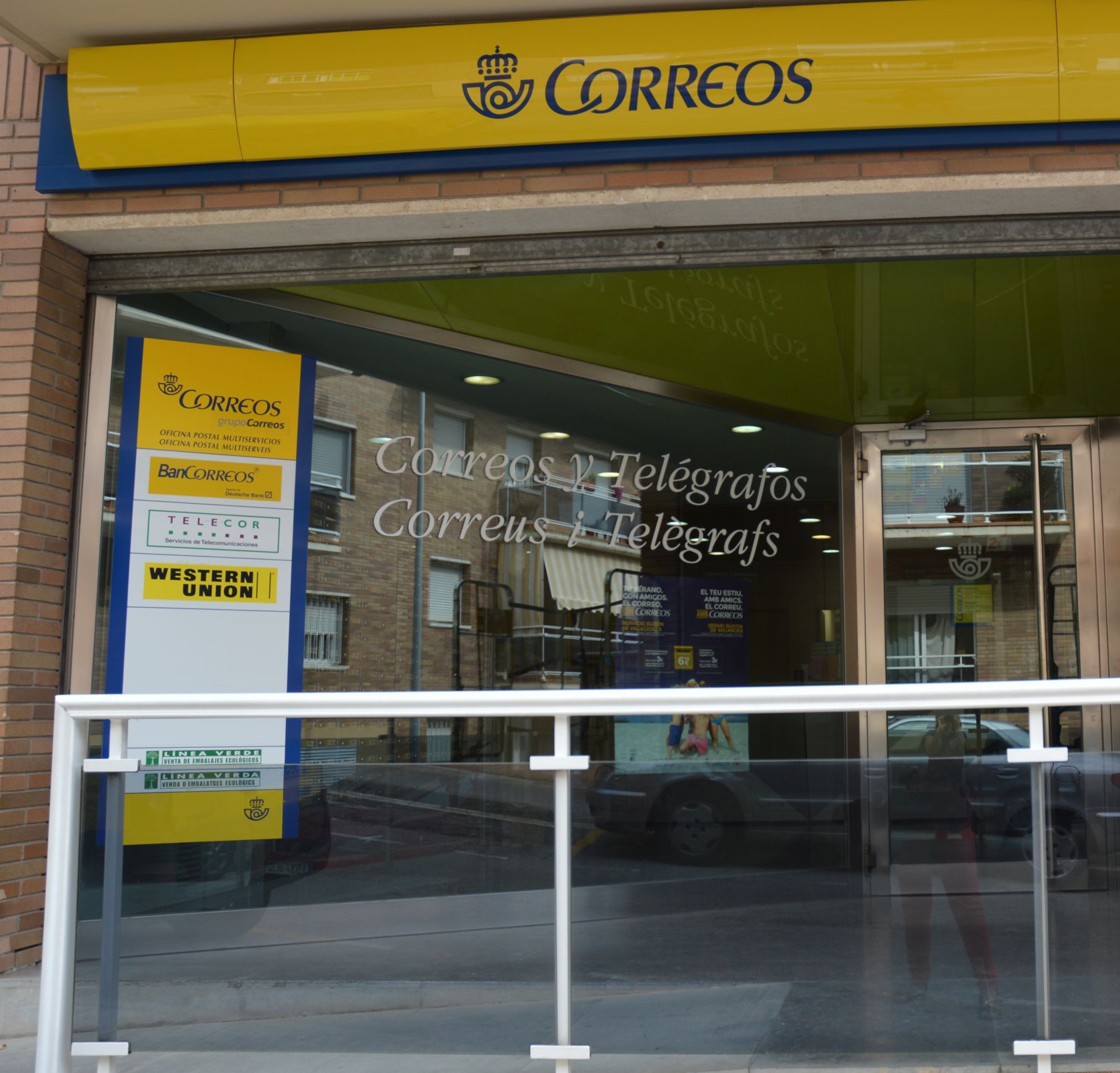 Oficina de Correus al carrer Francesc Macià de Castellbisbal / Ajuntament de Castellbisbal
