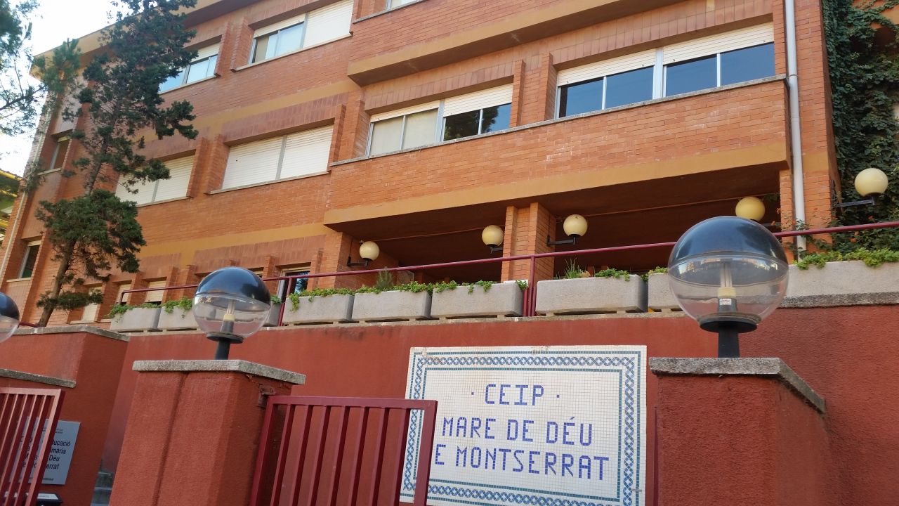 Façana de l'escola Mare de Déu de Montserrat / XTEC