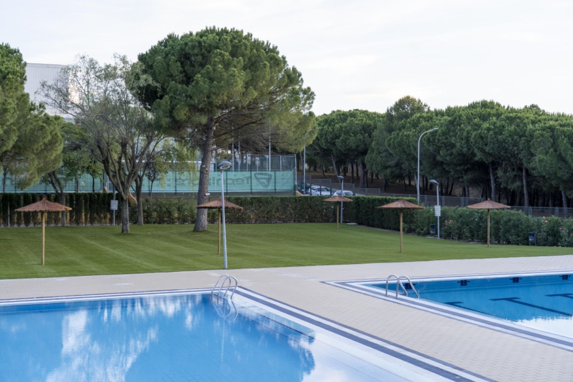 L'Illa Esportiva estrena una zona de descans amb gespa artificial / Aleix Mateu. Via Ajuntament