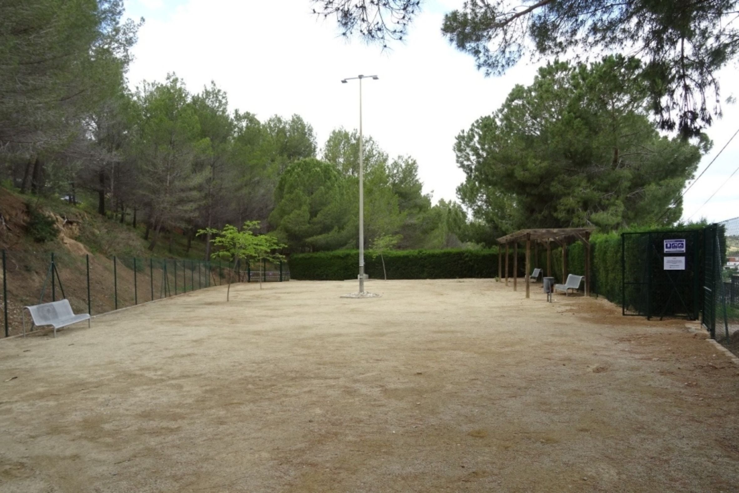 Àrea d’esbarjo per a gossos a Can Santeugini / Ajuntament de Castellbisbal
