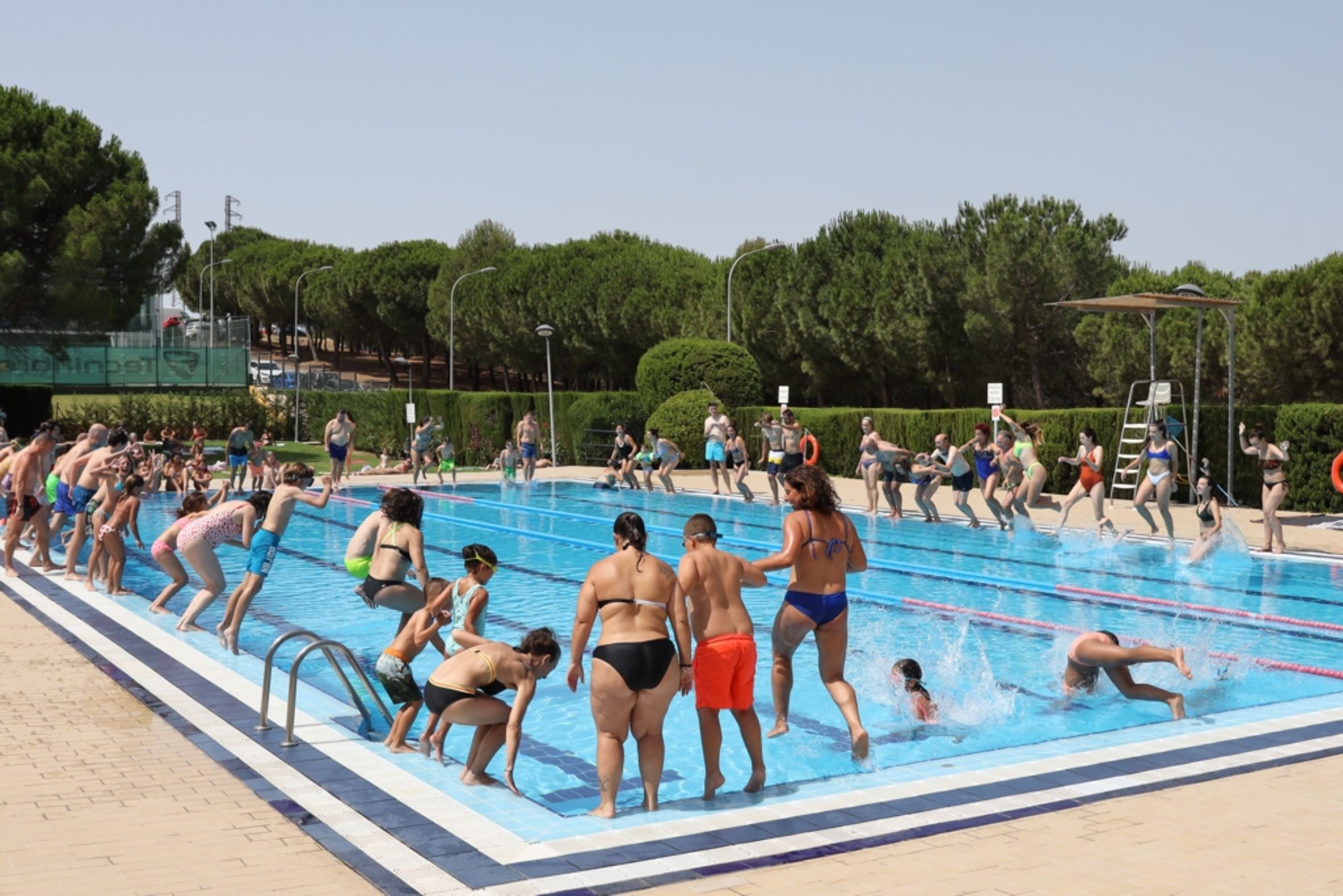 Piscines d'estiu de l'Illa Esportiva de Castellbisbal / @illaesportiva