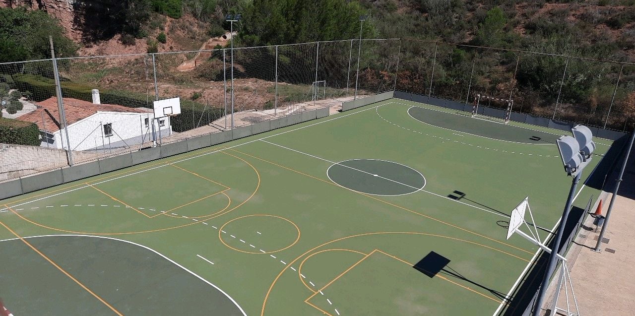 Pista poliesportiva del local social de Costablanca / Ajuntament de Castellbisbal