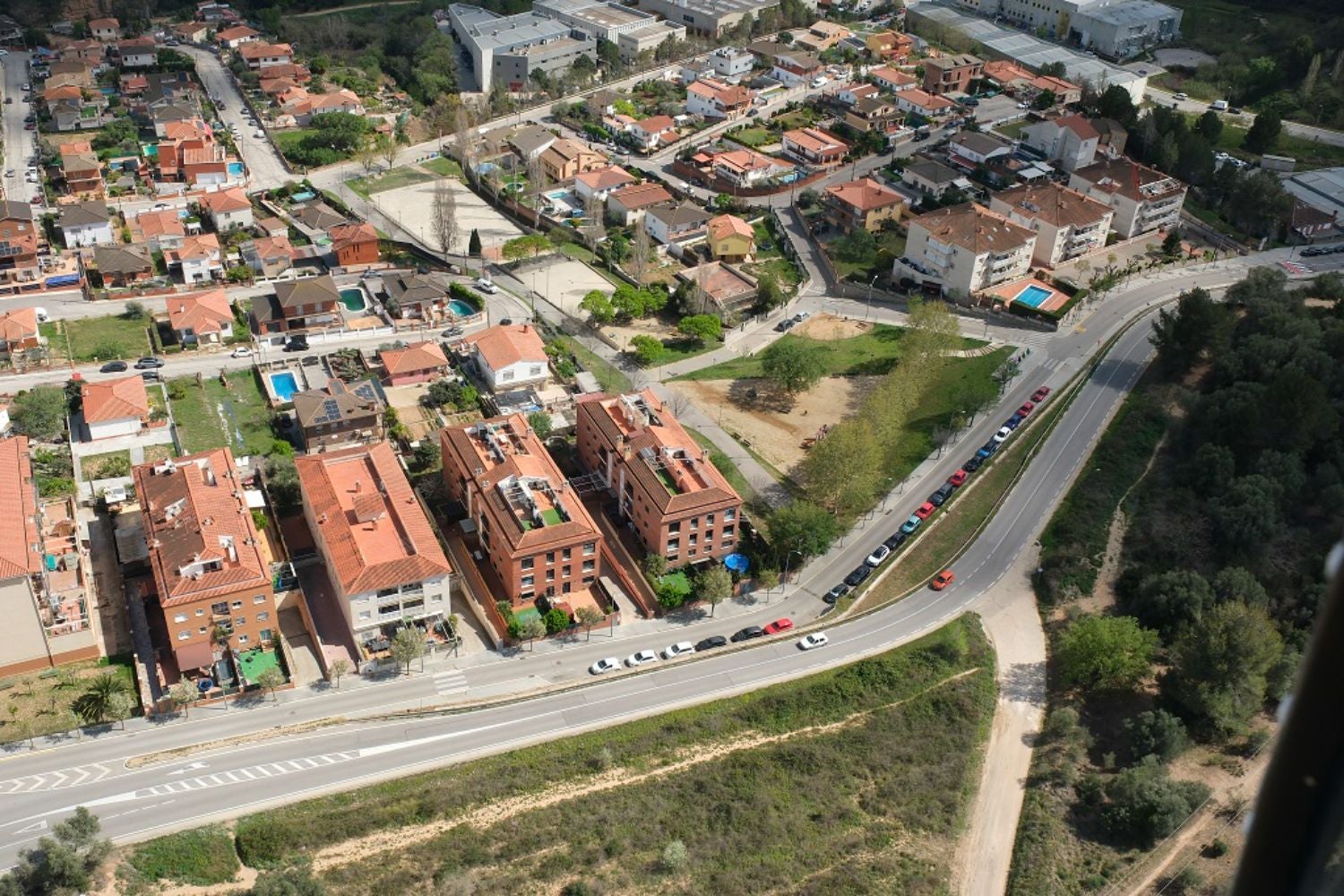 Obres de pavimentació a la carretera B-151 / Guillem Urbà. Via Ajuntament