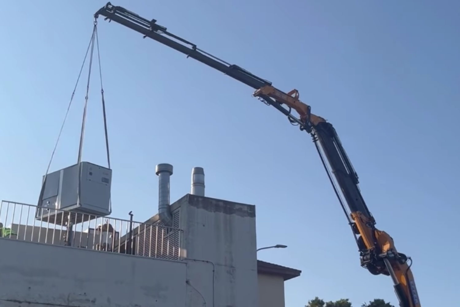 Nova refredadora a l'Illa Esportiva de Castellbisbal | Ajuntament de Castellbisbal