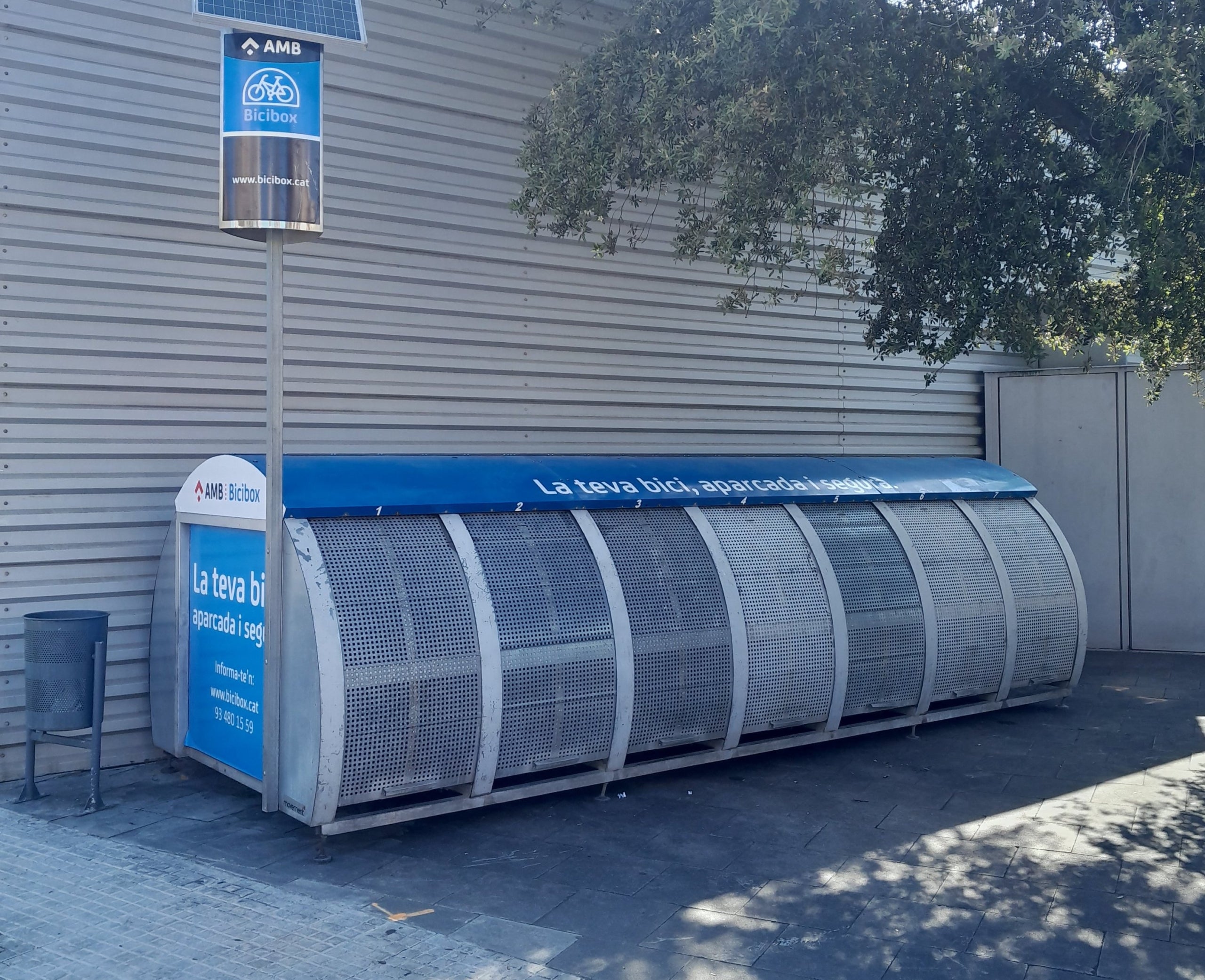 Nou aparcament de Bicibox a la plaça Lluís Companys de Castellbisbal / @Bicibox_AMB