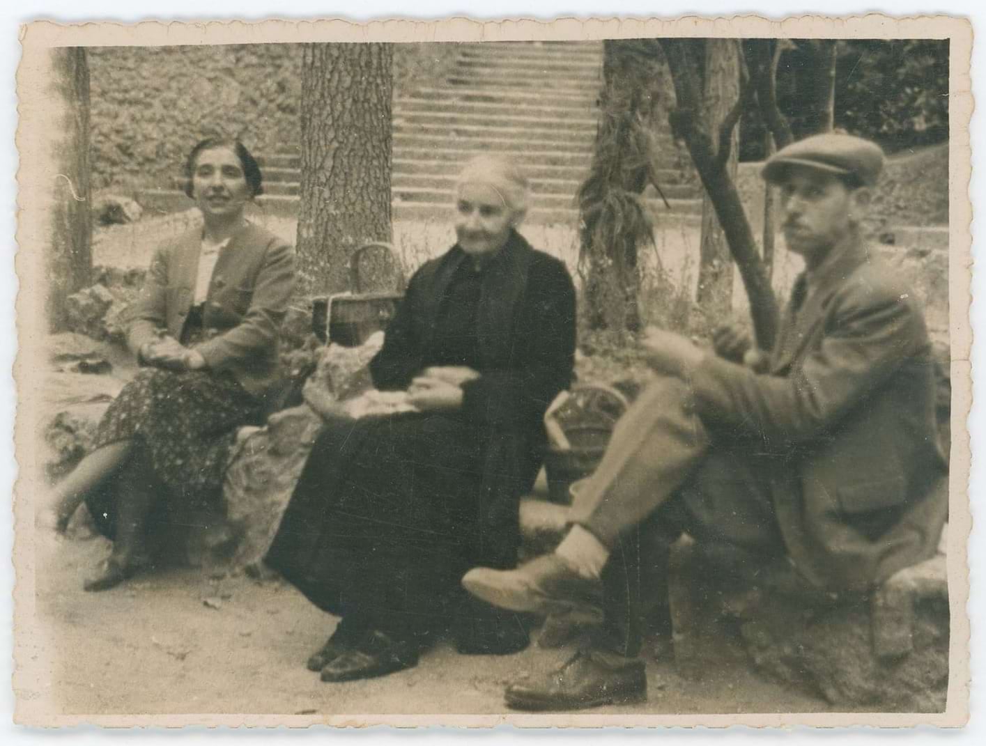 Fotografia de veïns de Castellbisbal durant la Guerra Civil | Arxiu Municipal de Castellbisbal. Via Diputació de Barcelona
