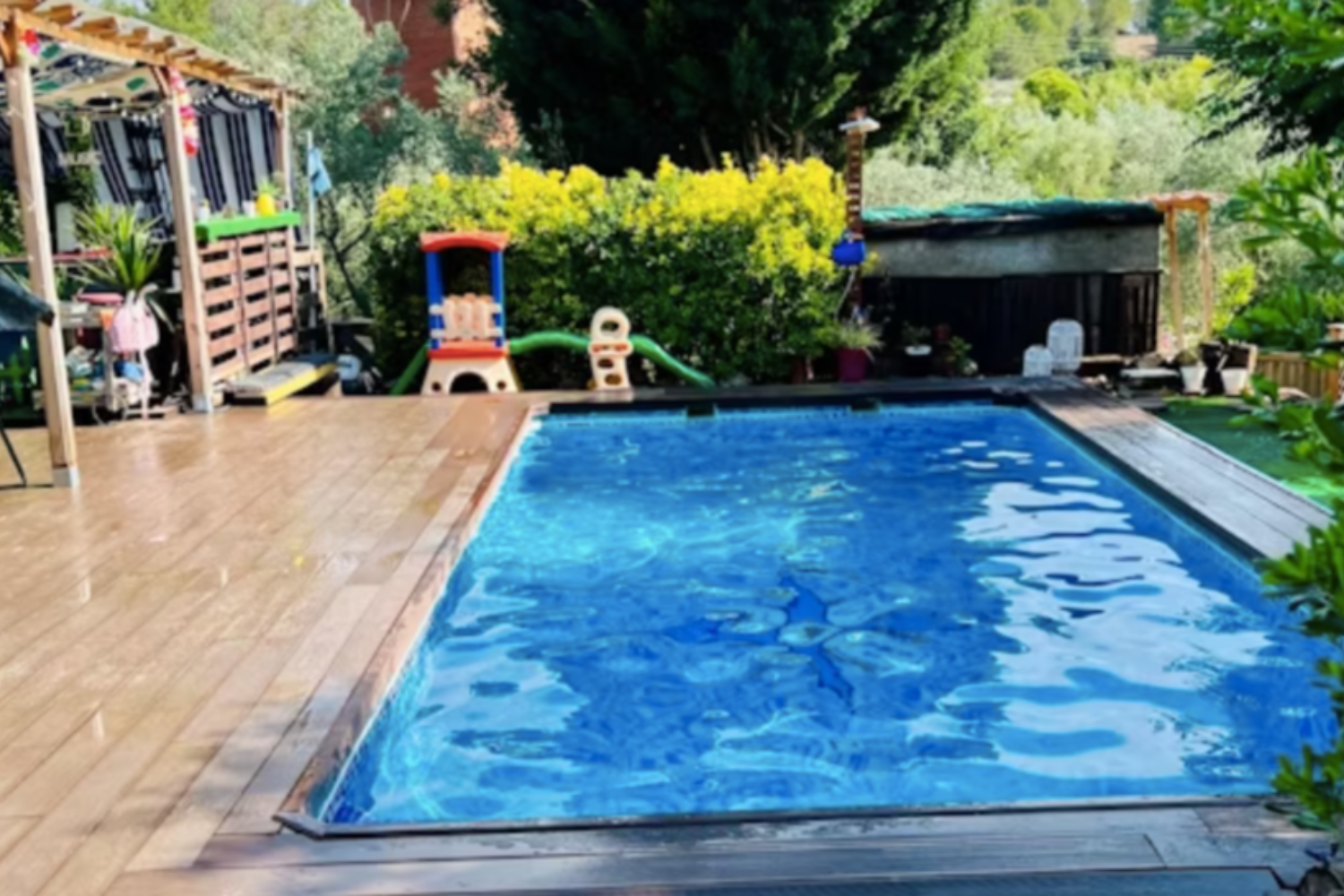 Imatges de la piscina oferta a Castellbisbal per al seu lloguer | Cocopool
