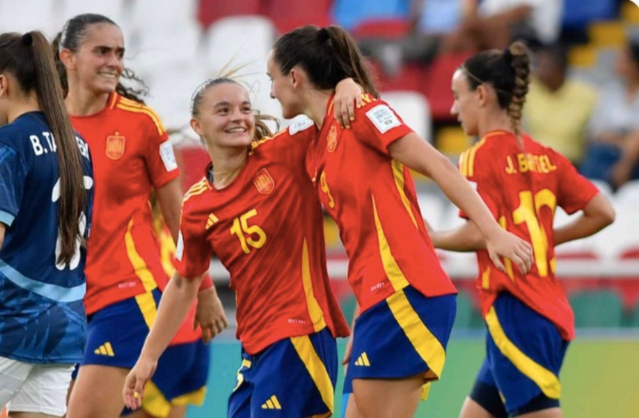 Bsrtel (a la dreta de la imatge) va assistir Jone per fer el primer gol | FIFA