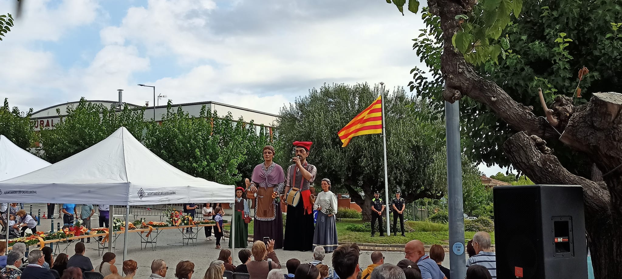 Castellbisbal celebra la Diada de Catalunya amb l’ofrena floral/Sergi /Sergi Sánchez