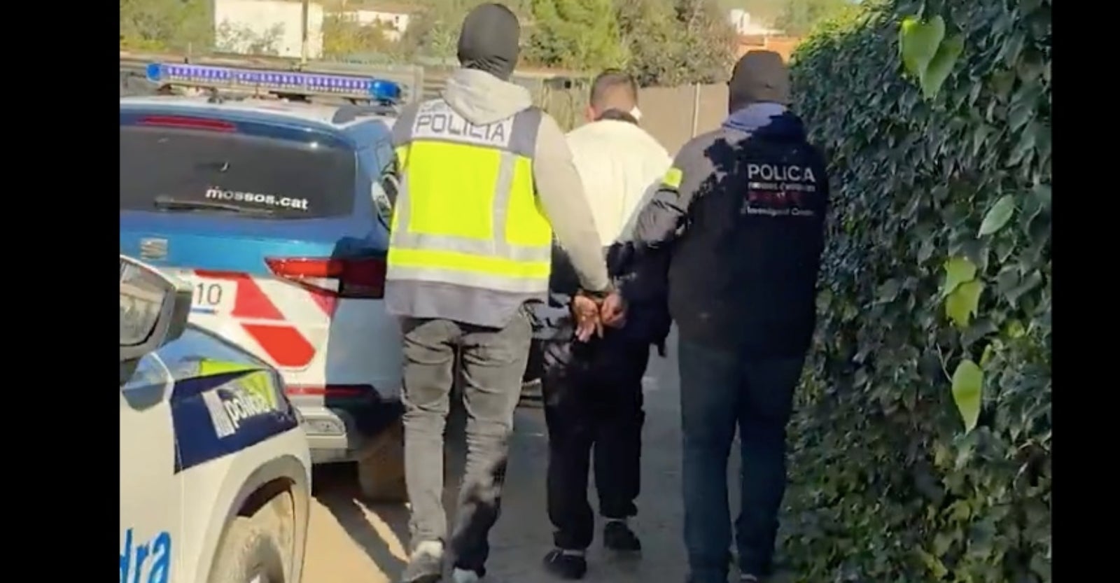 Cau una organització criminal dedicada al tràfic de persones i drogues | Mossos
