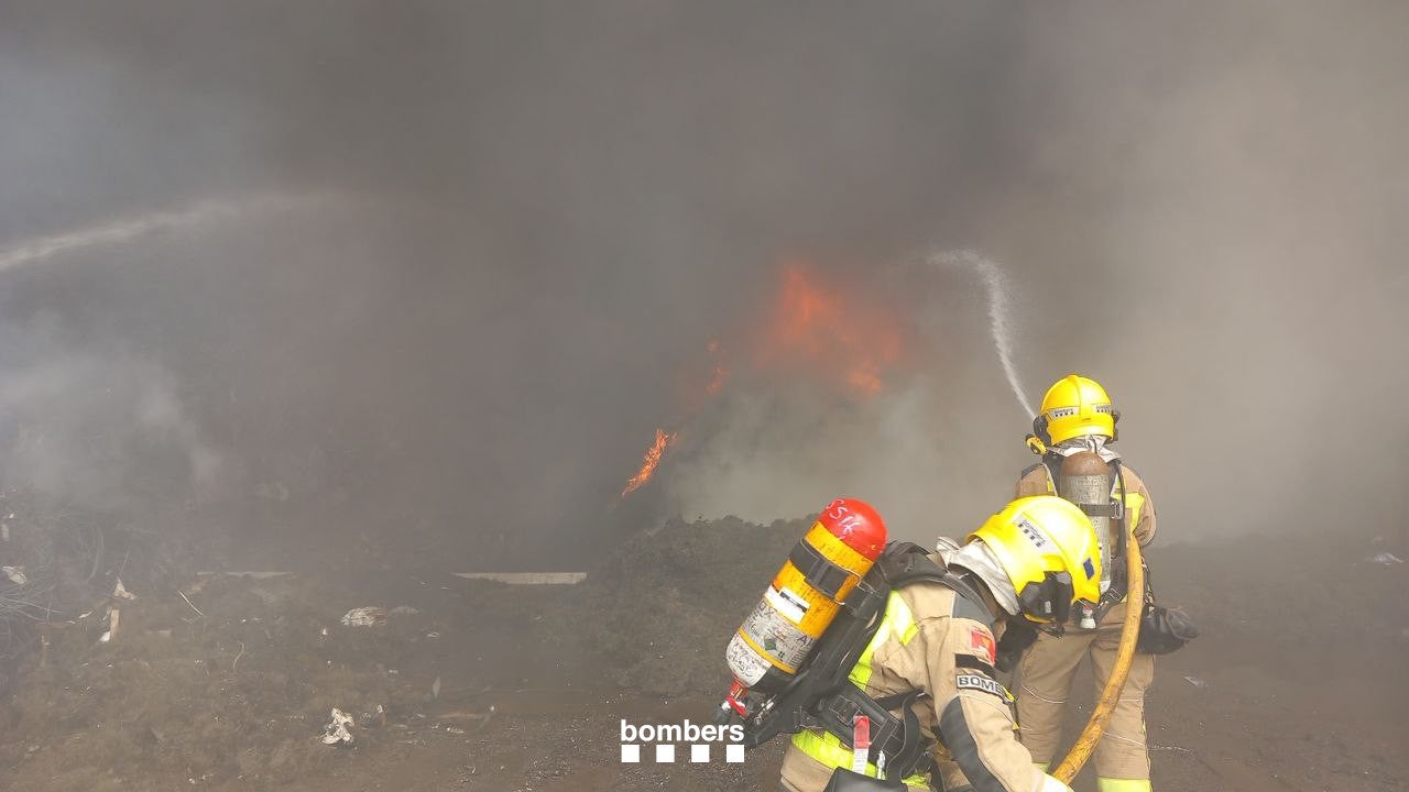 Incendi en una empresa de Castellbisbal | Bombers