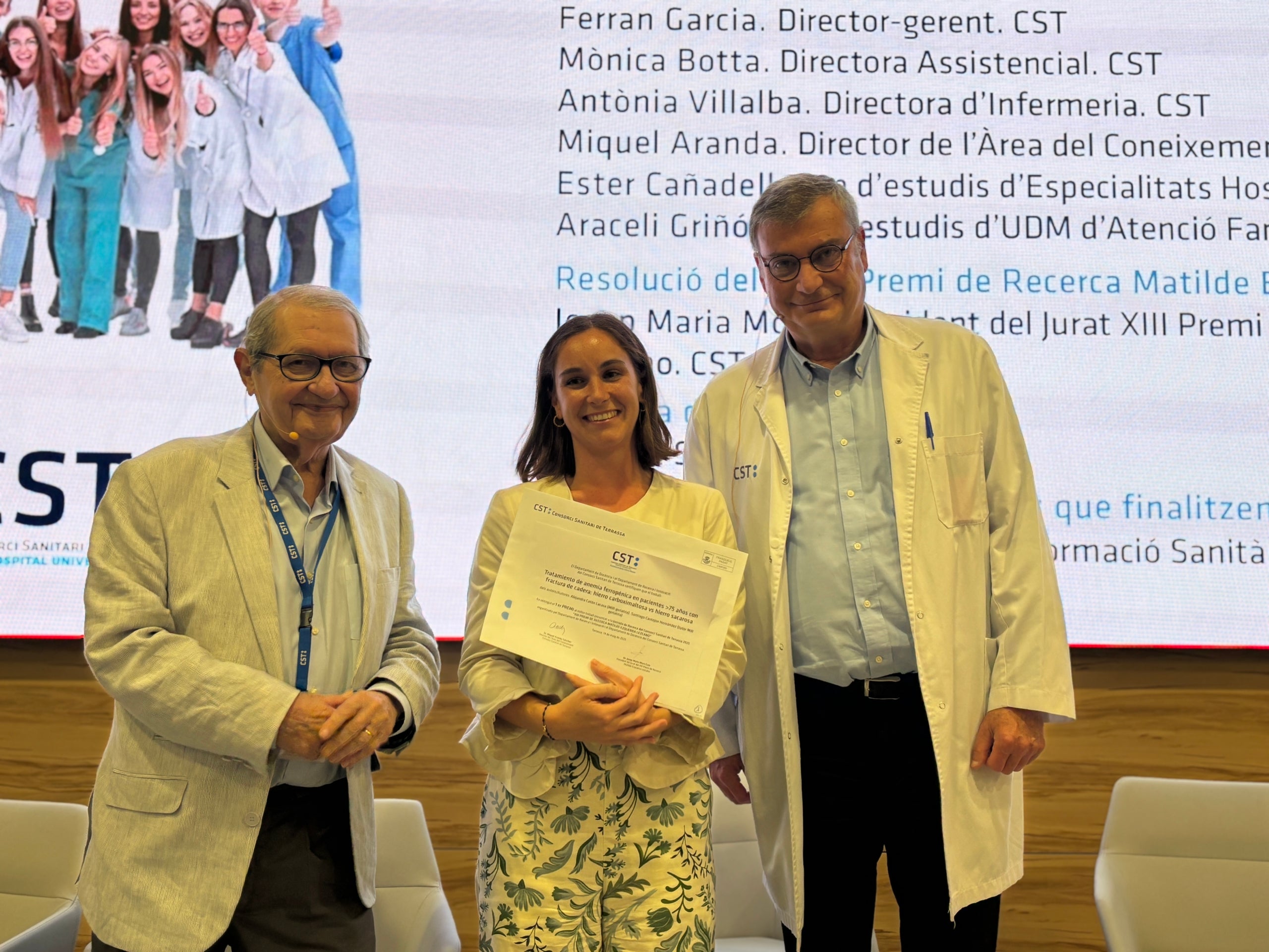 El primer premi va ser Alejandra Catón Lacasa, metgessa interna resident en l'especialitat de Geriatria | CST
