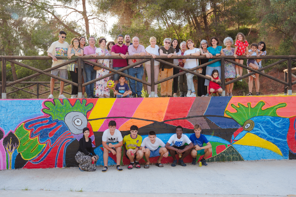 L'alumnat del Projecte Fènix transforma Santa Teresita amb un mural artístic | Marc Font. Via Ajuntament de Castellbisbal