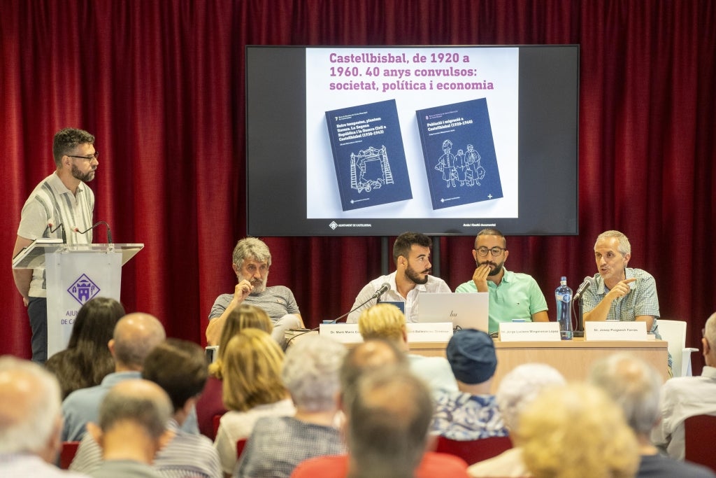 Acte de presentació dels darrers llibres editats per l'Arxiu Municipal de les beques de recerca sobre la història de Castellbisbal | Marc Font. Via Ajuntament de Castellbisbal