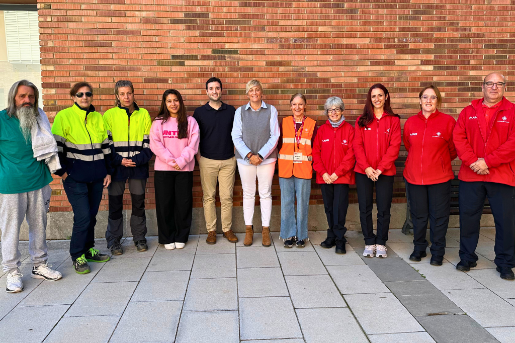 Foto de grup de les 10 persones contractades amb l'alcaldessa de Castellbisbal, Maria Dolors Conde | Ajuntament de Castellbisbal