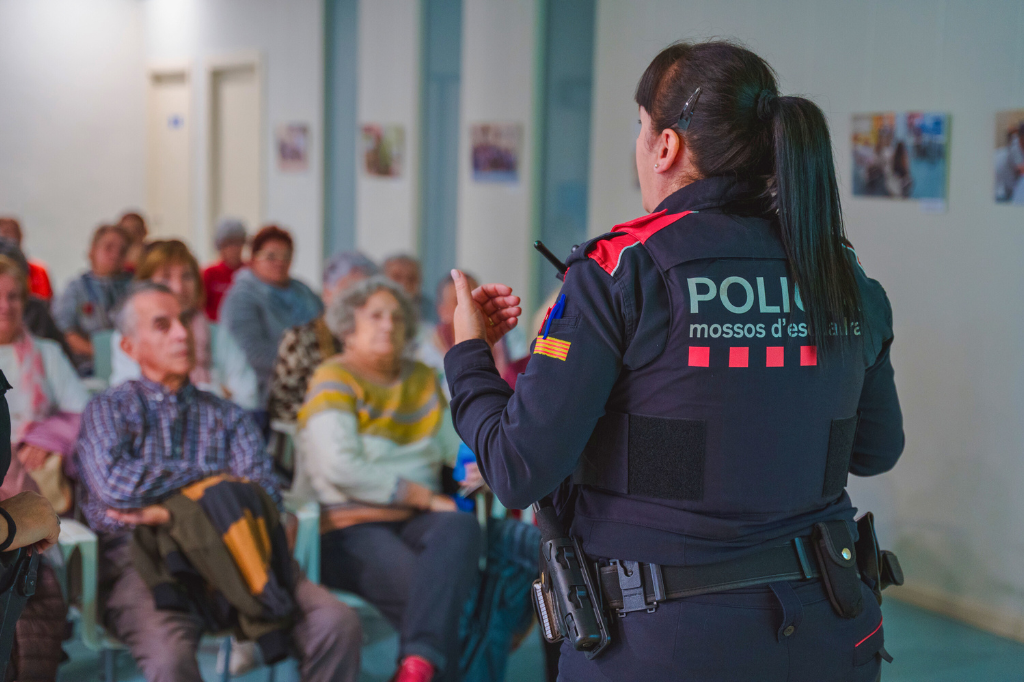 La xerrada sobre seguretat va tenir lloc al Casal de la Gent Gran | Marc Font. Via Ajuntament de Castellbisbal
