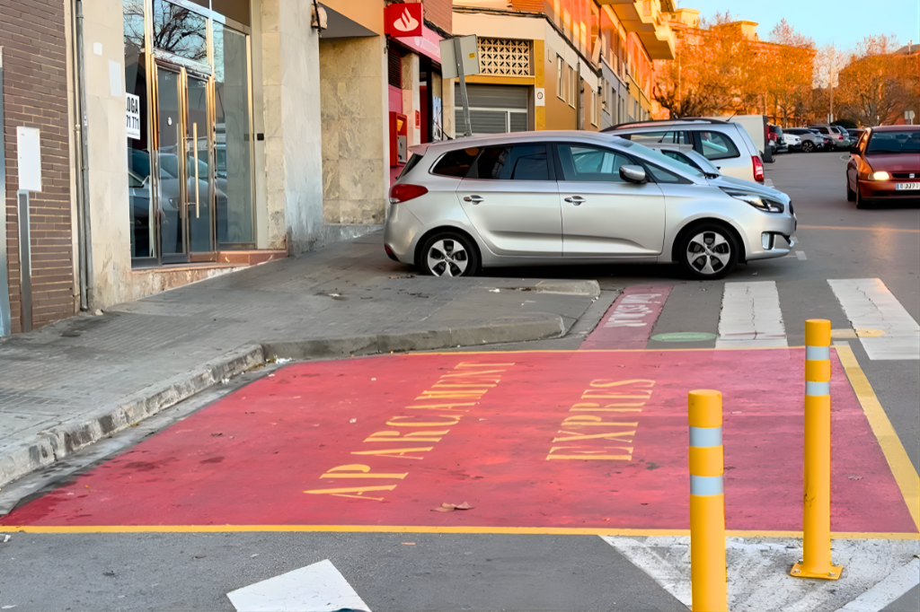 Àrea exprés d'aparcament davant del Casal Cultural i Recreatiu | Ajuntament de Castellbisbal