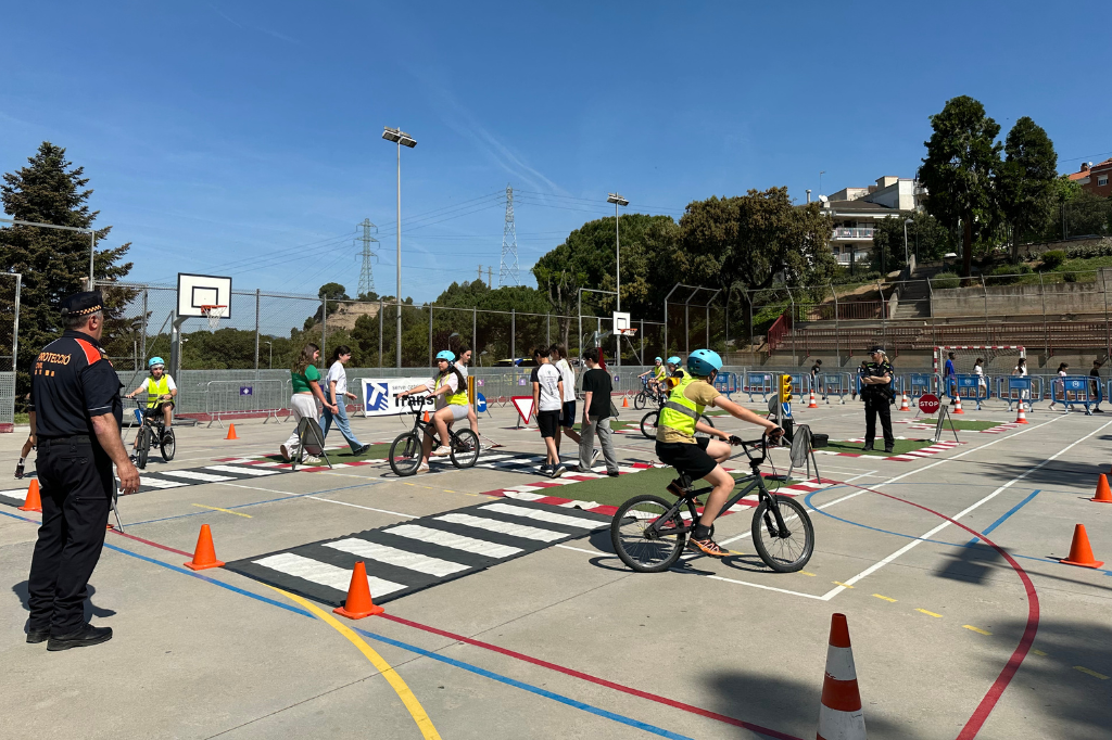 Una de les sessions d'educació viària que la setmana passada es van fer a l'Illa Esportiva | Ajuntament de Castellbisbal
