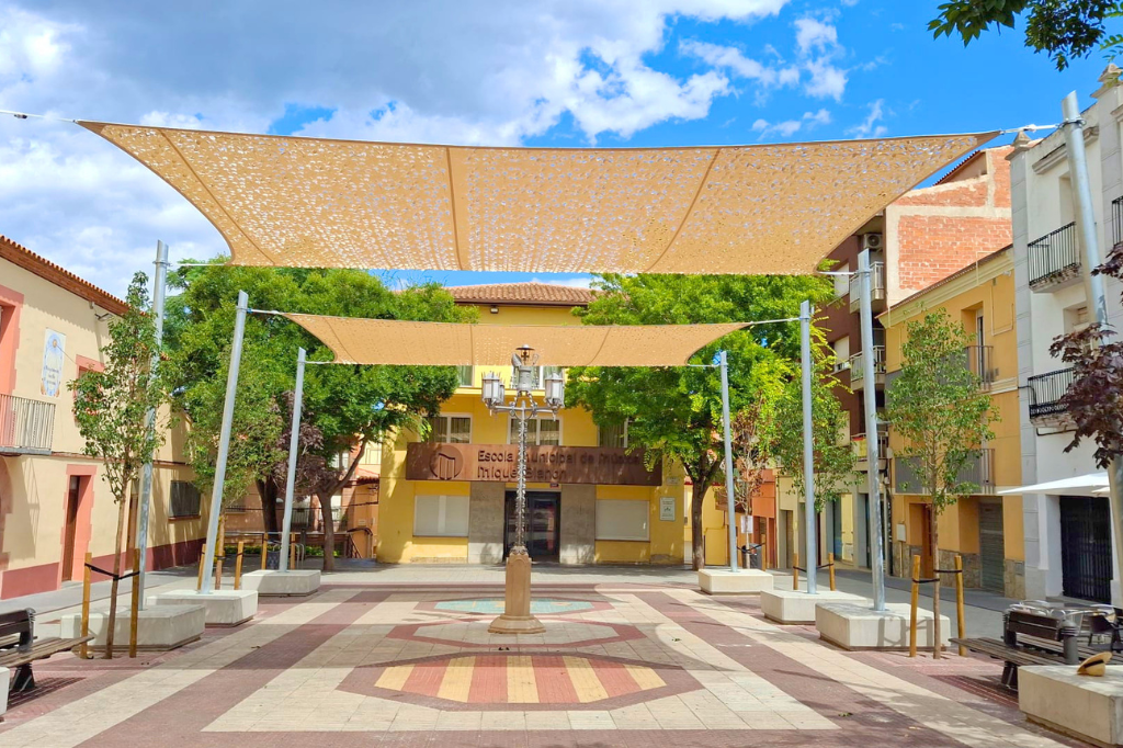 Tendals a la Plaça de l'Església | Ajuntament de Castellbisbal