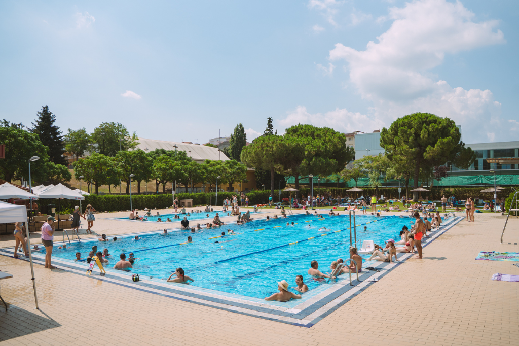 Piscines d'estiu de l'Illa Esportiva | Marc Font. Via Ajuntament de Castellbisbal