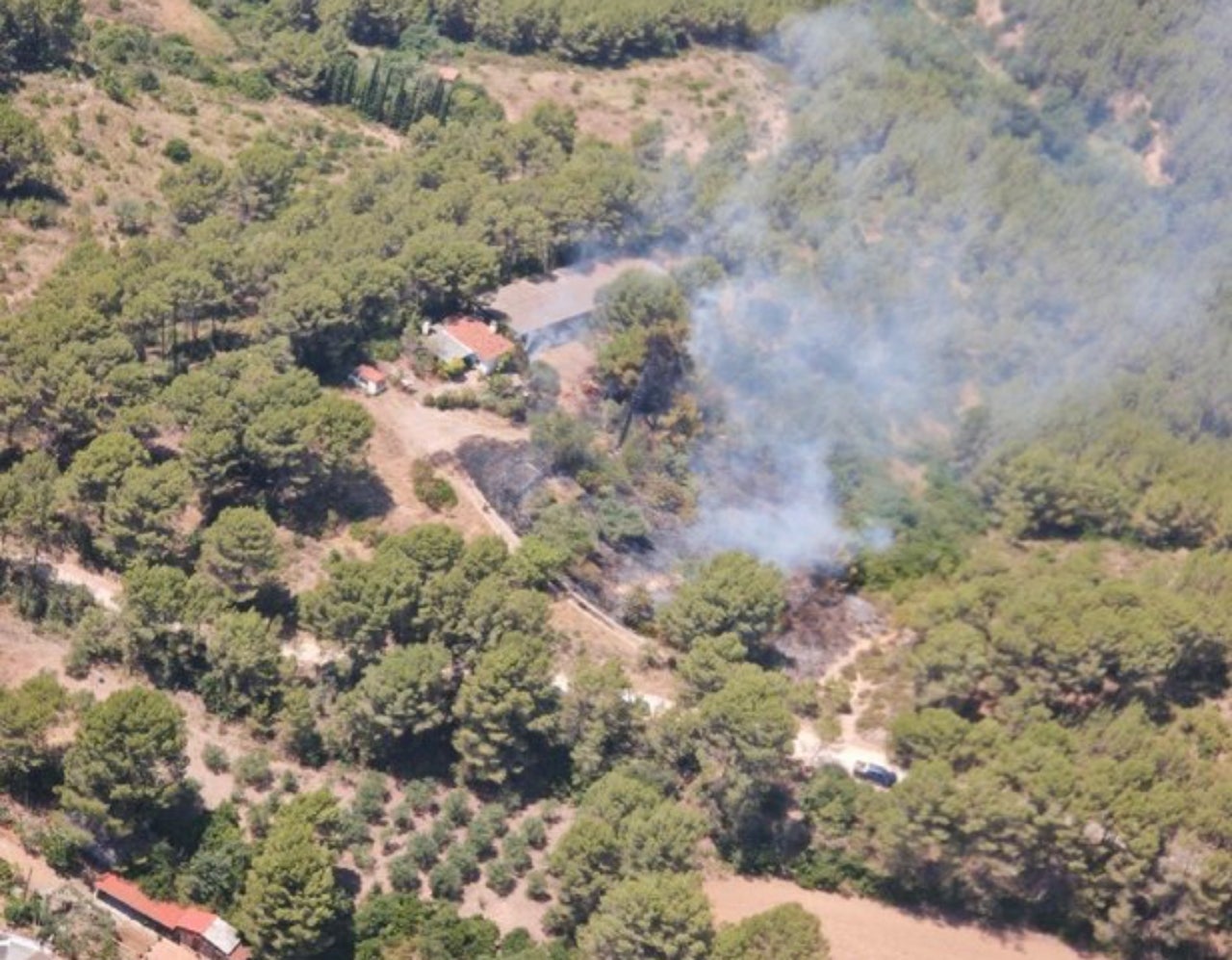 Imatge aèria des de l'helicòpter dels Bombers de l'incendi forestal | Bombers